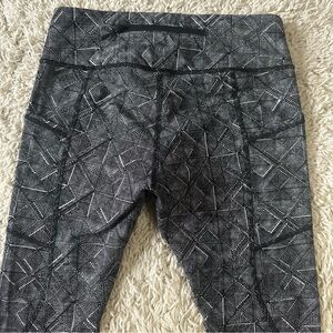 lululemon athletica Geometric Black and Gray Leggings size 6